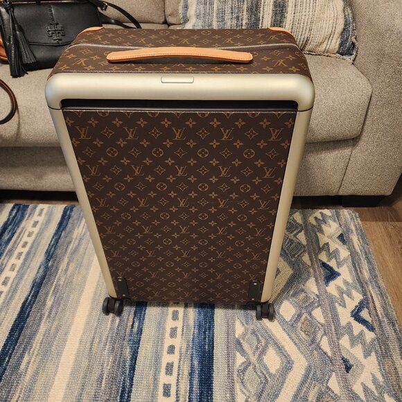 Louis Vuitton - Picture 7 of 12